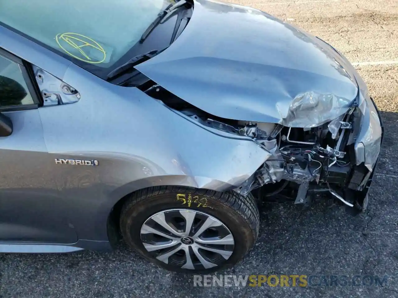 9 Photograph of a damaged car JTDEBRBE6LJ017087 TOYOTA COROLLA 2020