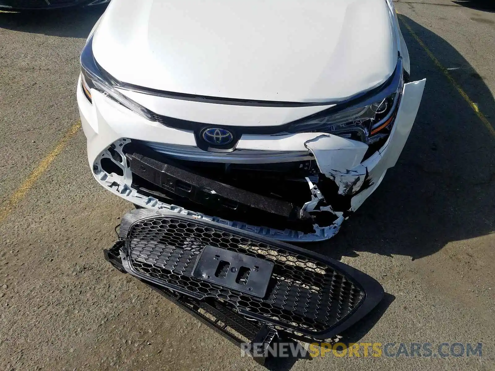 9 Photograph of a damaged car JTDEBRBE6LJ024332 TOYOTA COROLLA 2020