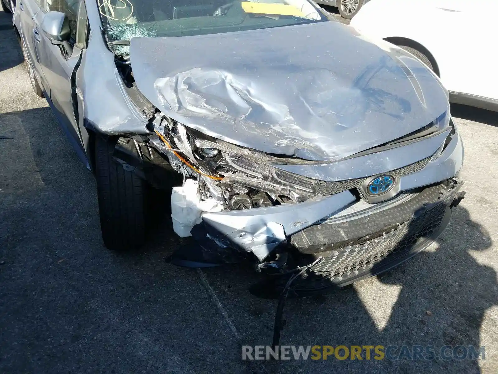 9 Photograph of a damaged car JTDEBRBE6LJ029210 TOYOTA COROLLA 2020