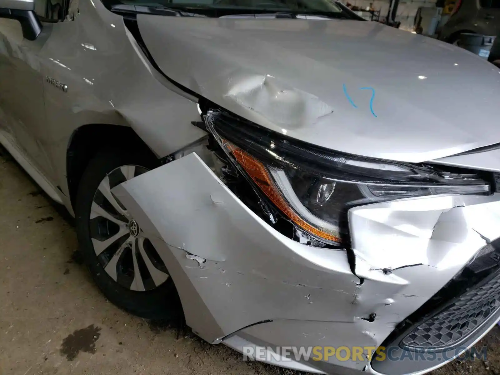 9 Photograph of a damaged car JTDEBRBE6LJ030096 TOYOTA COROLLA 2020