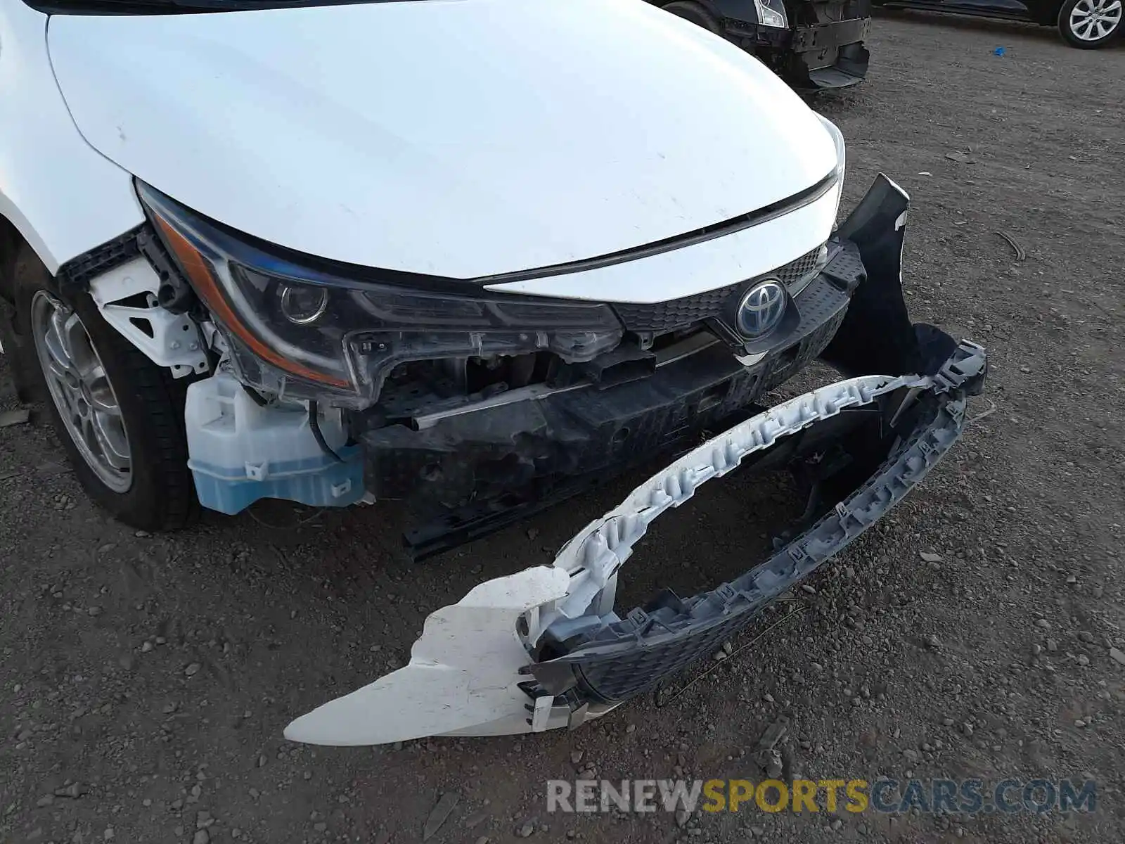 9 Photograph of a damaged car JTDEBRBE7LJ014165 TOYOTA COROLLA 2020