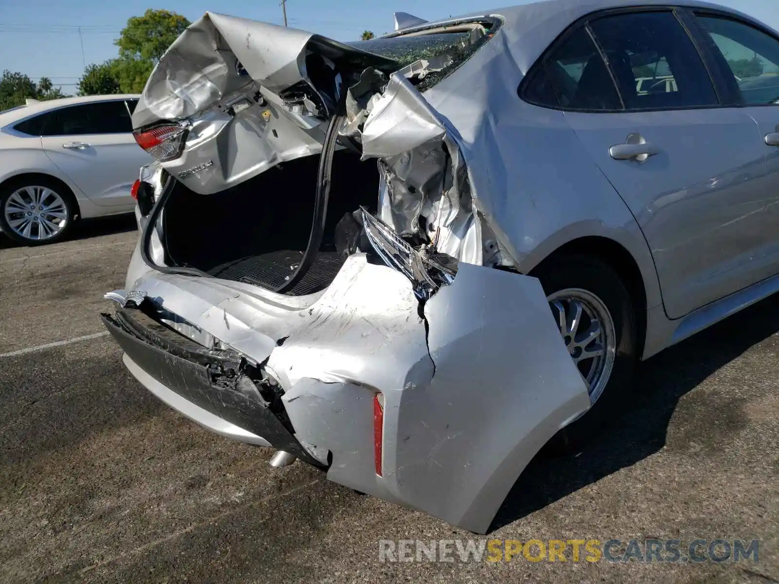 9 Photograph of a damaged car JTDEBRBE7LJ024260 TOYOTA COROLLA 2020