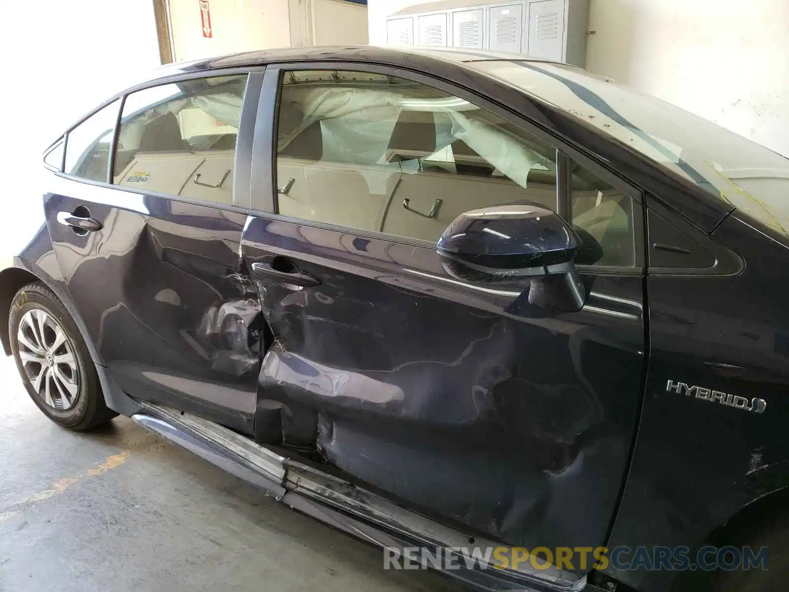 9 Photograph of a damaged car JTDEBRBE7LJ028471 TOYOTA COROLLA 2020