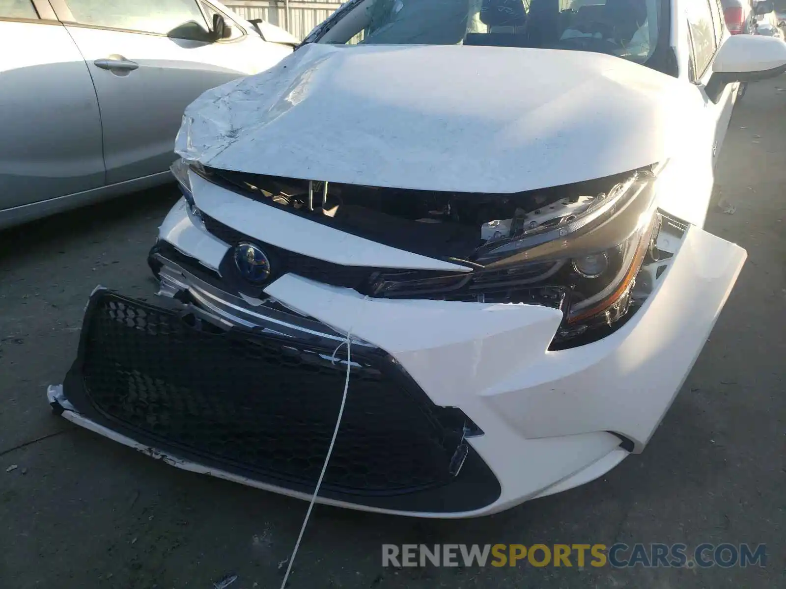 9 Photograph of a damaged car JTDEBRBE7LJ028499 TOYOTA COROLLA 2020