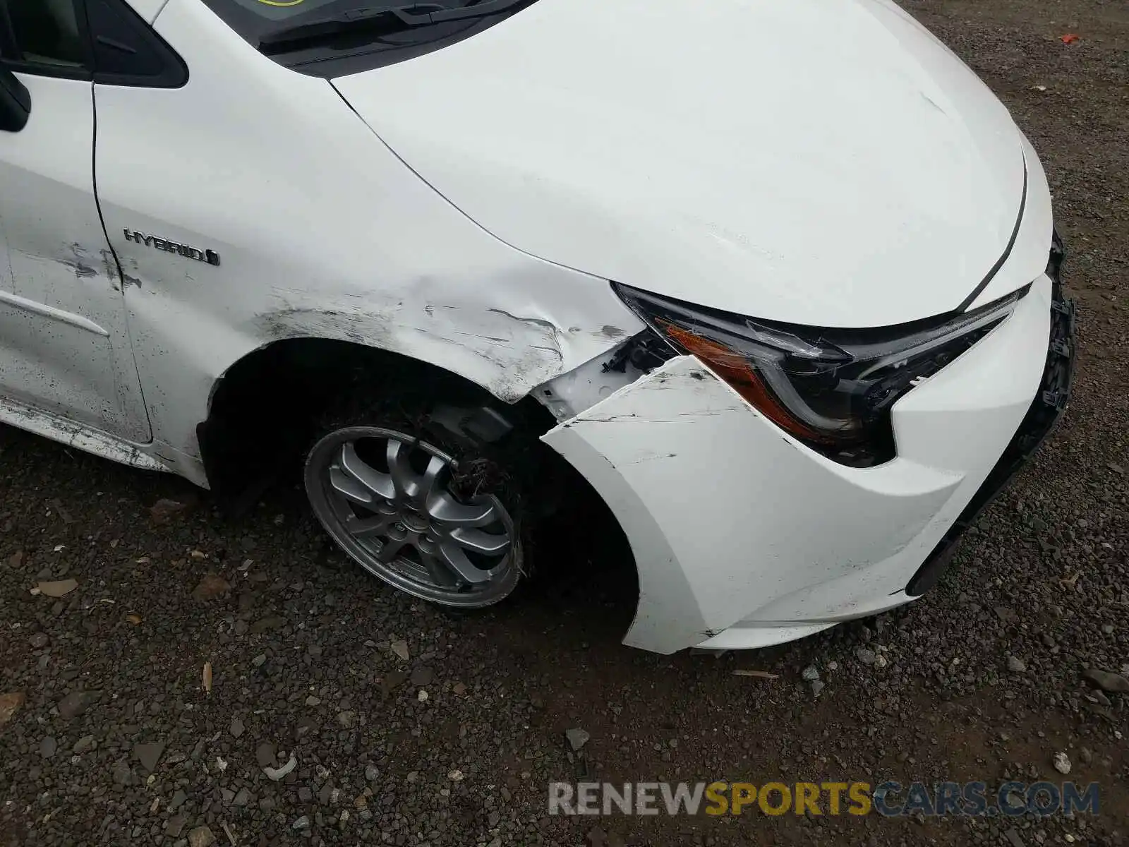 9 Photograph of a damaged car JTDEBRBE8LJ007967 TOYOTA COROLLA 2020