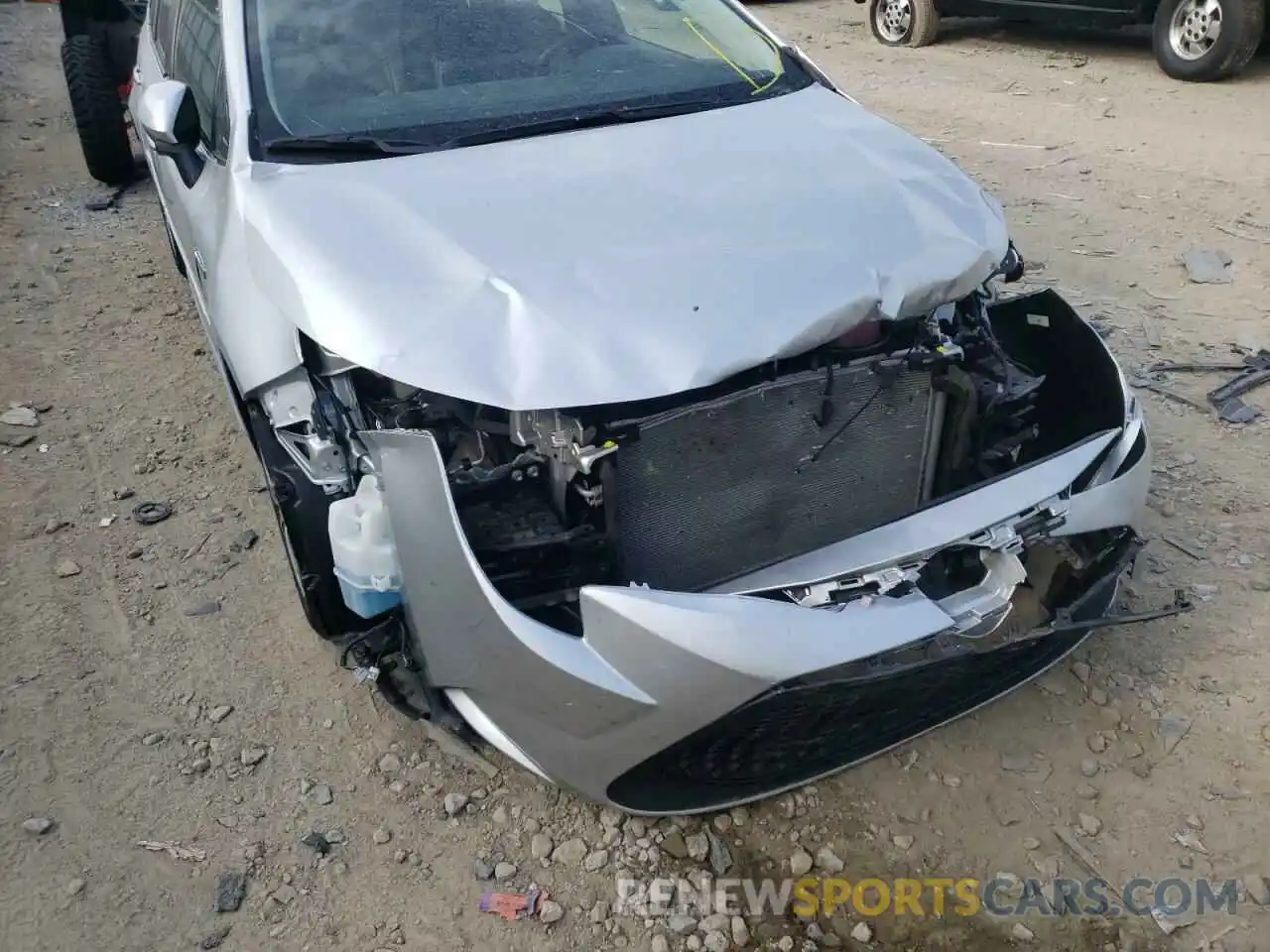 9 Photograph of a damaged car JTDEBRBE8LJ010089 TOYOTA COROLLA 2020