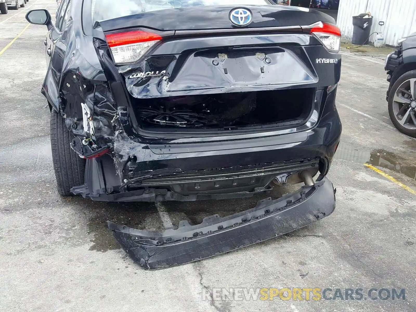 9 Photograph of a damaged car JTDEBRBE8LJ013428 TOYOTA COROLLA 2020
