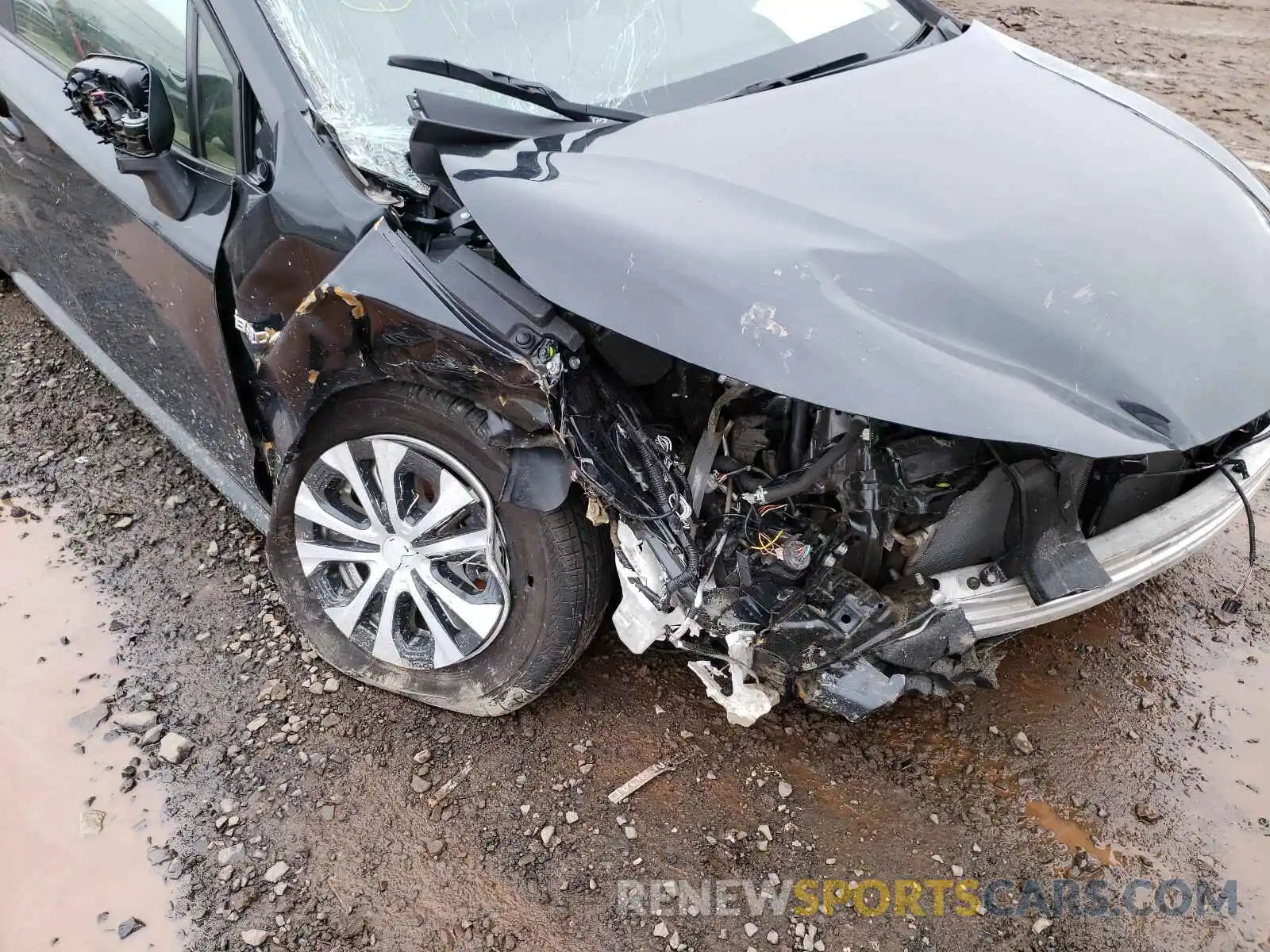 9 Photograph of a damaged car JTDEBRBE8LJ014451 TOYOTA COROLLA 2020