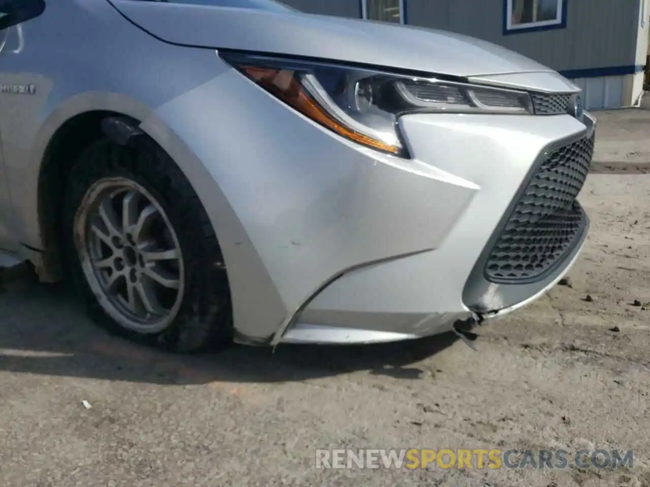 9 Photograph of a damaged car JTDEBRBE9LJ001126 TOYOTA COROLLA 2020