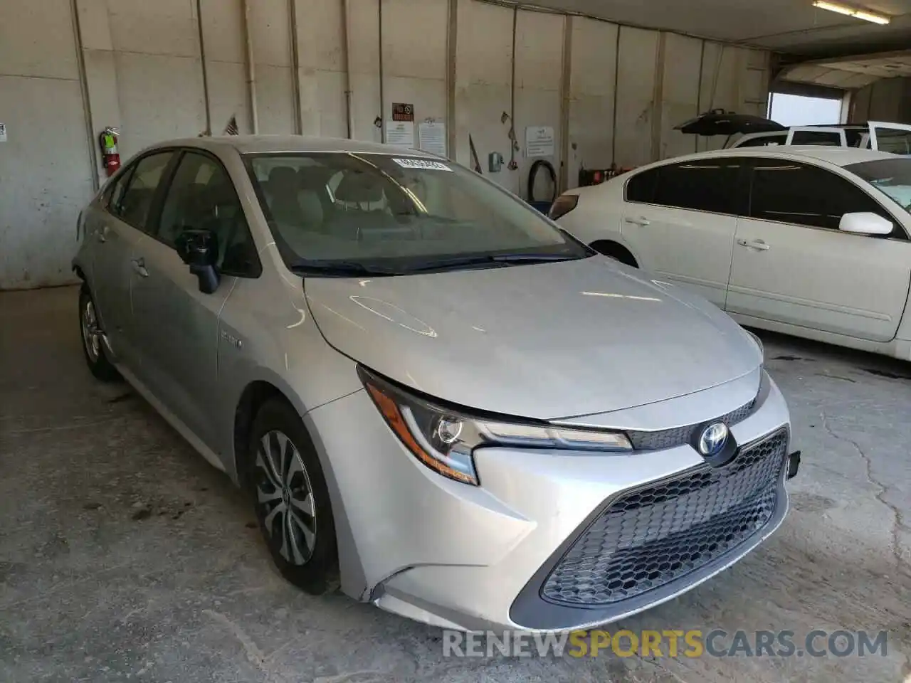 1 Photograph of a damaged car JTDEBRBE9LJ001546 TOYOTA COROLLA 2020