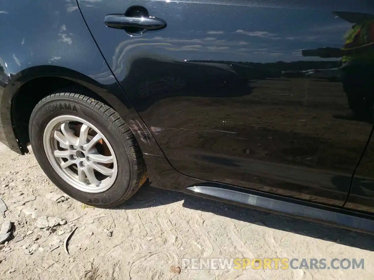 9 Photograph of a damaged car JTDEBRBE9LJ011509 TOYOTA COROLLA 2020