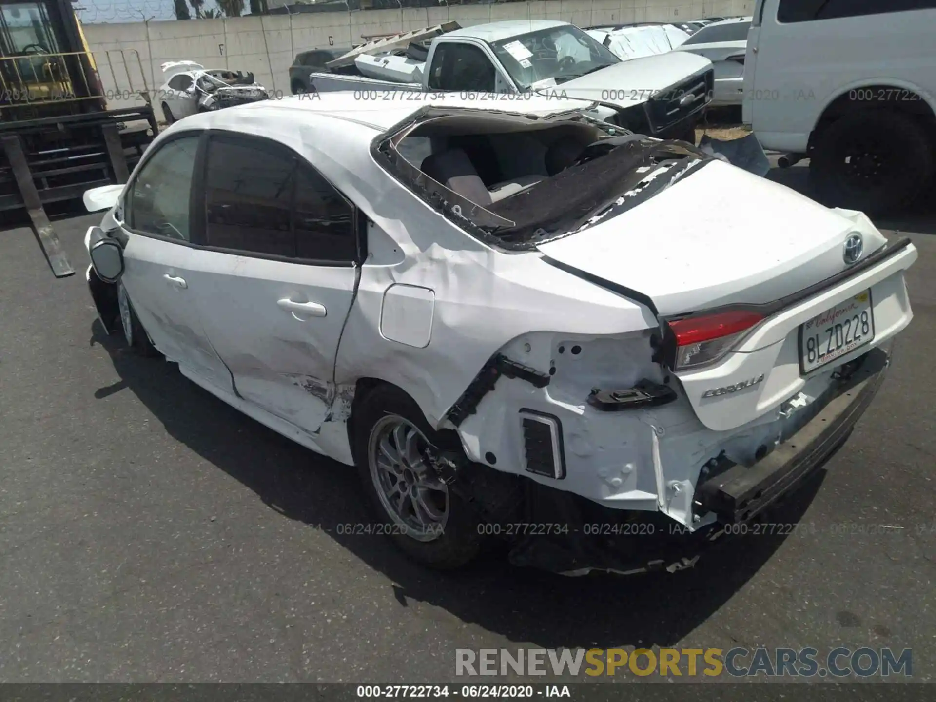 3 Фотография поврежденного автомобиля JTDEBRBE9LJ015415 TOYOTA COROLLA 2020