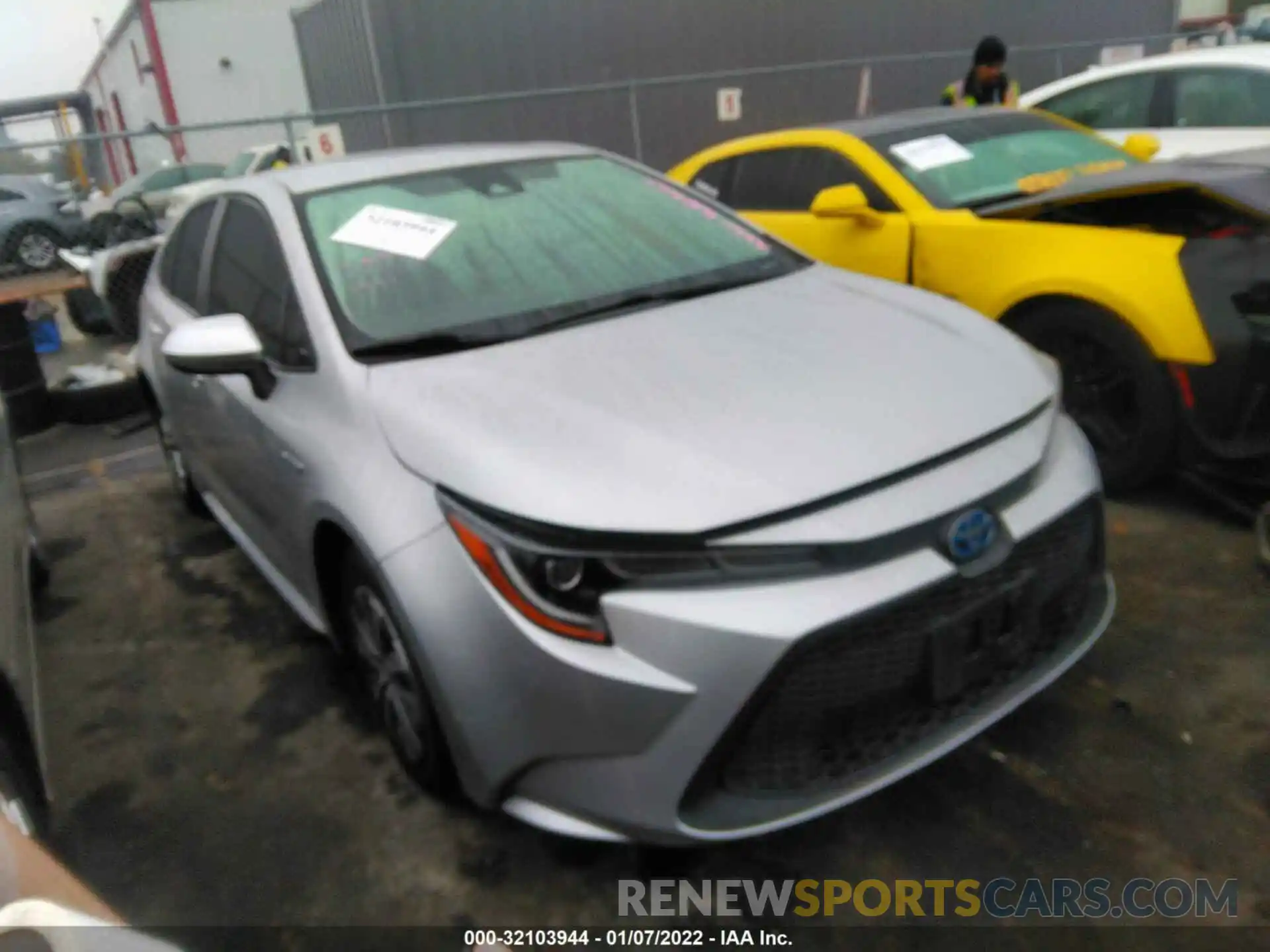 1 Photograph of a damaged car JTDEBRBE9LJ018718 TOYOTA COROLLA 2020