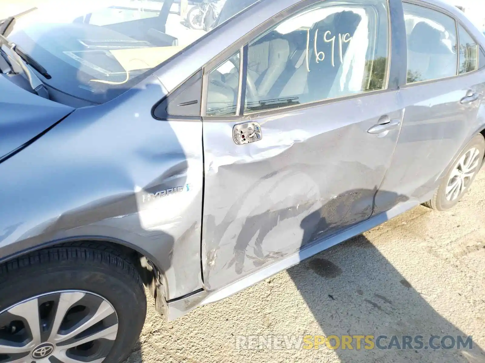 9 Photograph of a damaged car JTDEBRBE9LJ024888 TOYOTA COROLLA 2020