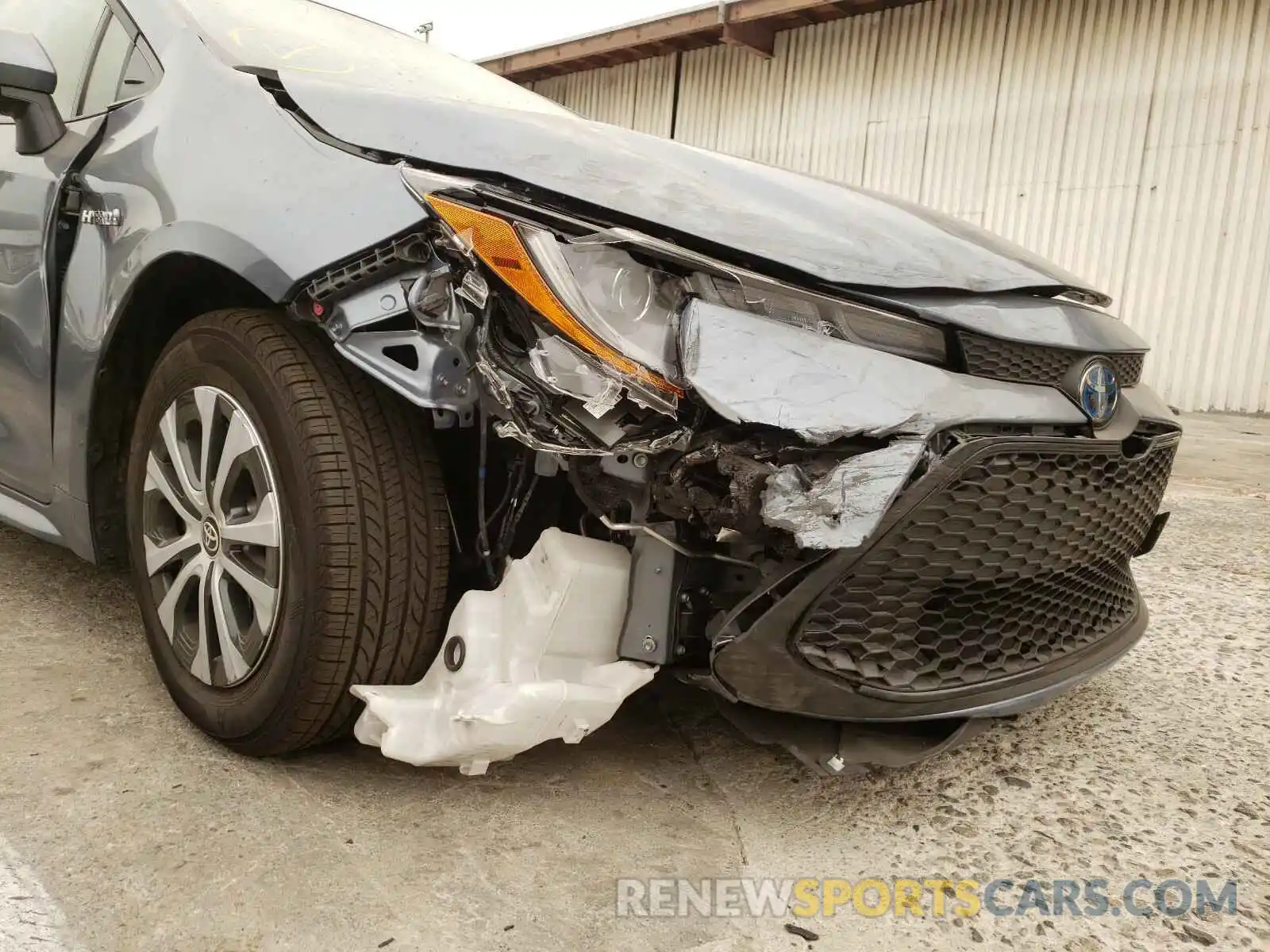 9 Photograph of a damaged car JTDEBRBE9LJ027564 TOYOTA COROLLA 2020