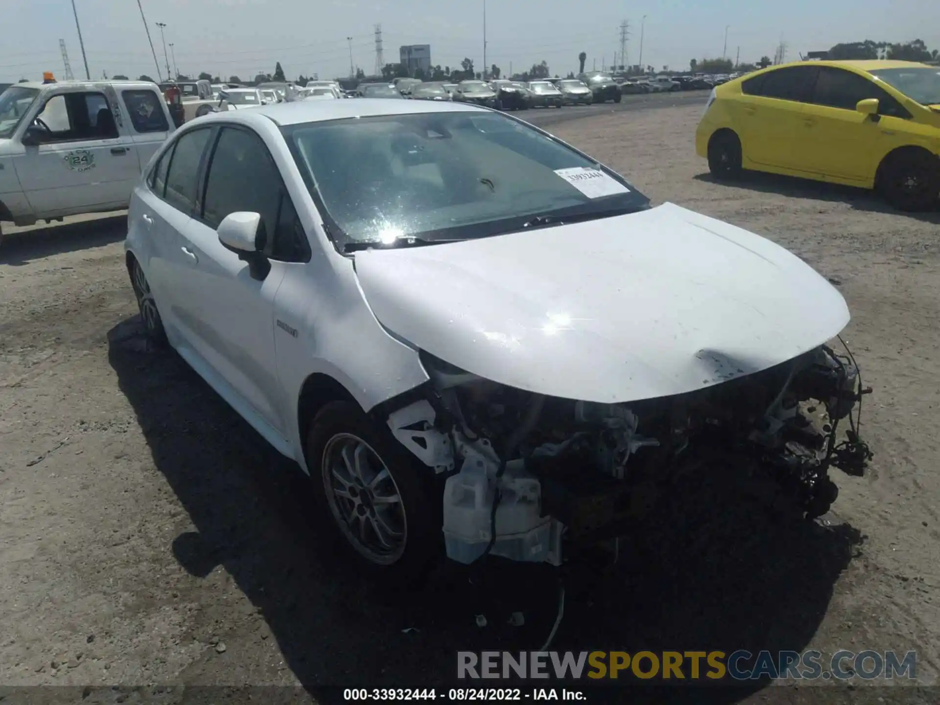 1 Photograph of a damaged car JTDEBRBE9LJ030643 TOYOTA COROLLA 2020