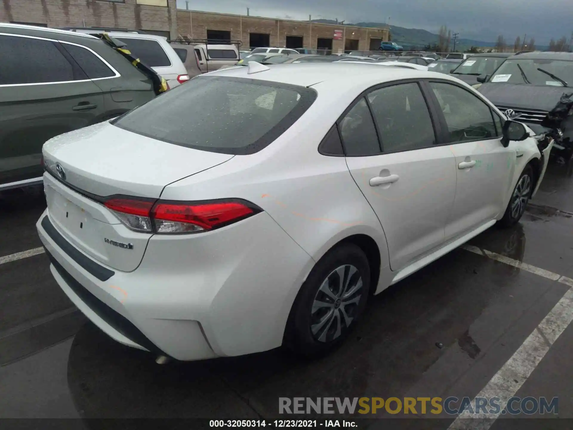 4 Photograph of a damaged car JTDEBRBEXLJ003435 TOYOTA COROLLA 2020