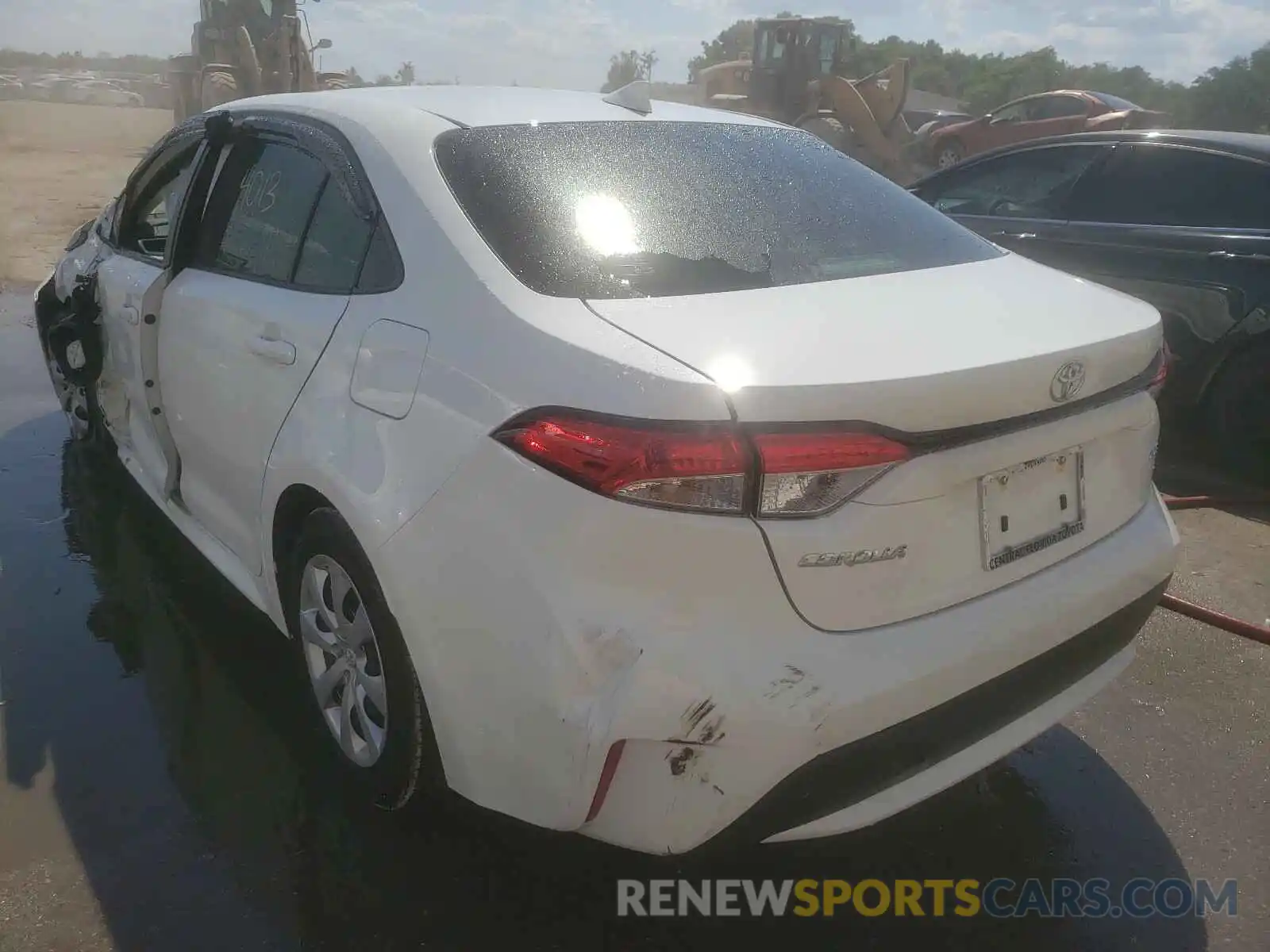 3 Photograph of a damaged car JTDEPMAE6MJ157471 TOYOTA COROLLA 2020