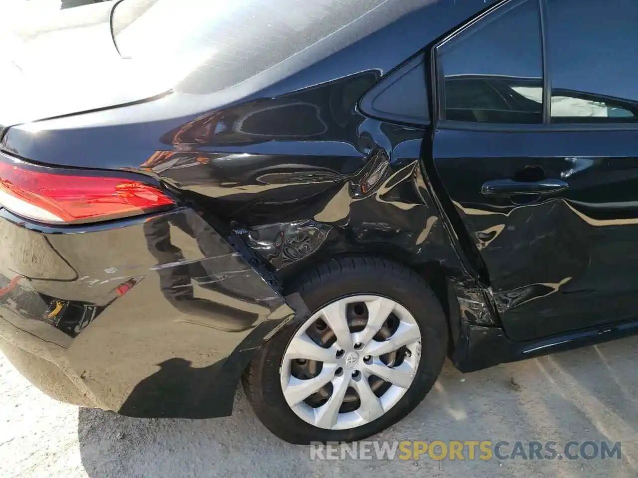 9 Photograph of a damaged car JTDEPRAE0LJ035362 TOYOTA COROLLA 2020