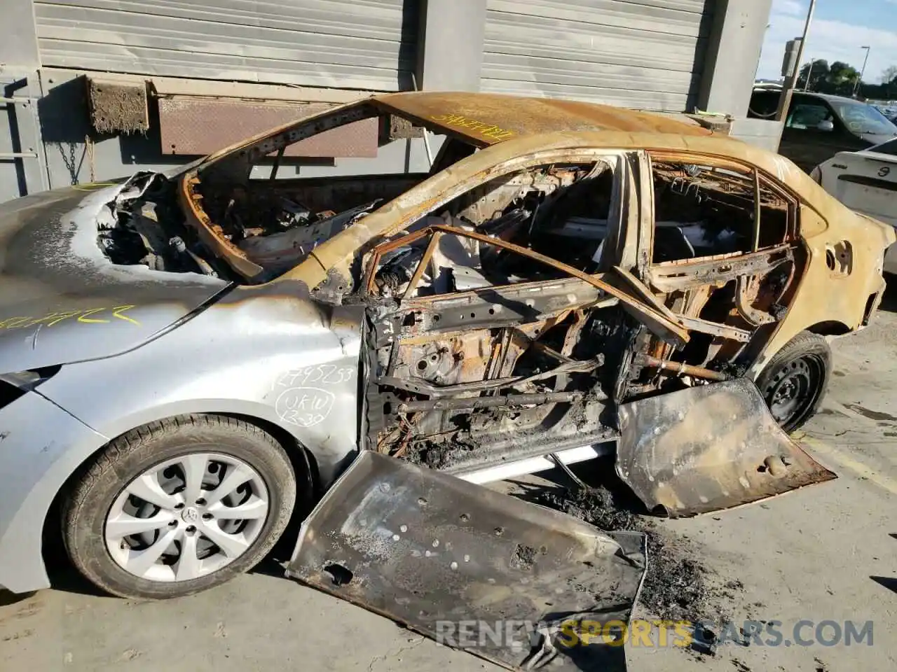 9 Photograph of a damaged car JTDEPRAE0LJ041260 TOYOTA COROLLA 2020