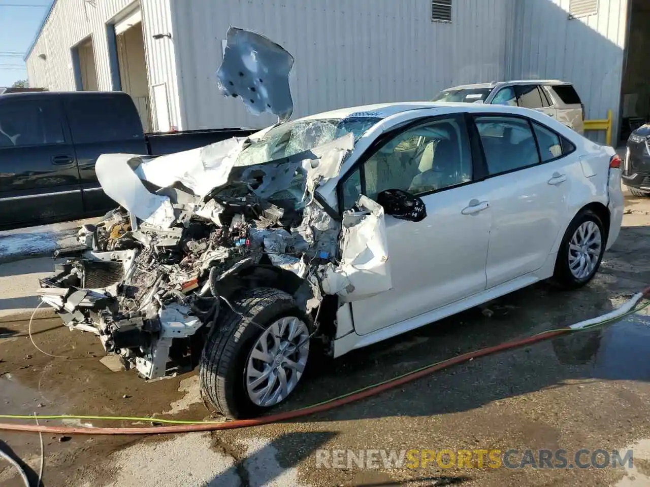 1 Photograph of a damaged car JTDEPRAE0LJ046653 TOYOTA COROLLA 2020