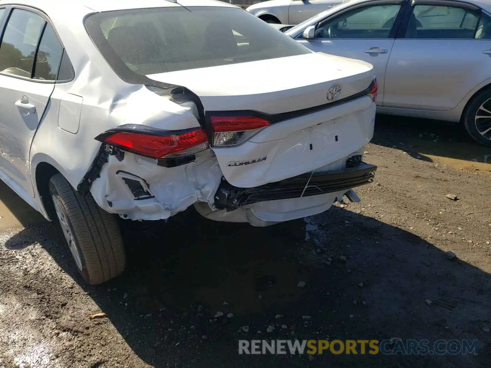 9 Photograph of a damaged car JTDEPRAE0LJ059015 TOYOTA COROLLA 2020