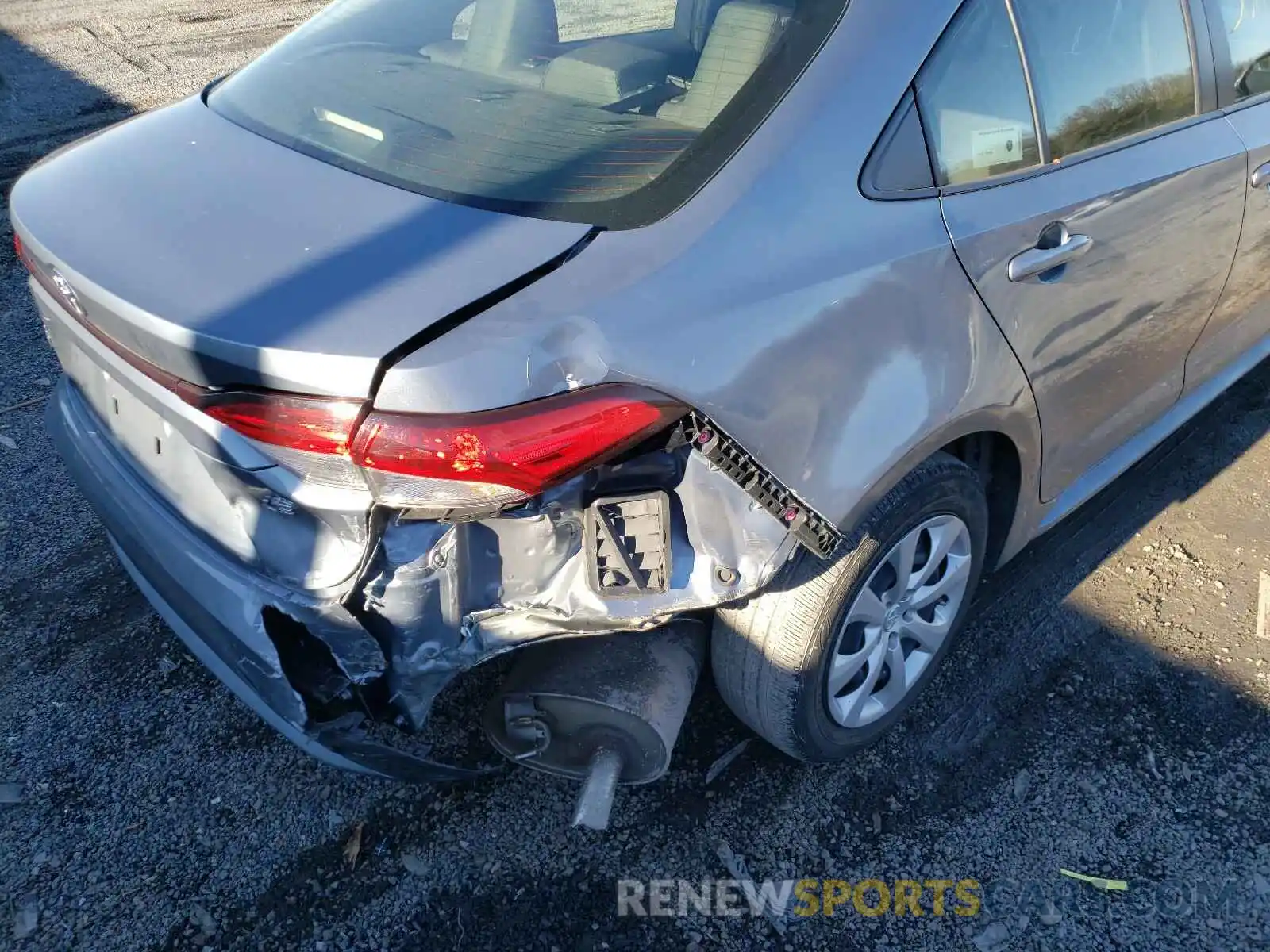 9 Photograph of a damaged car JTDEPRAE1LJ027108 TOYOTA COROLLA 2020