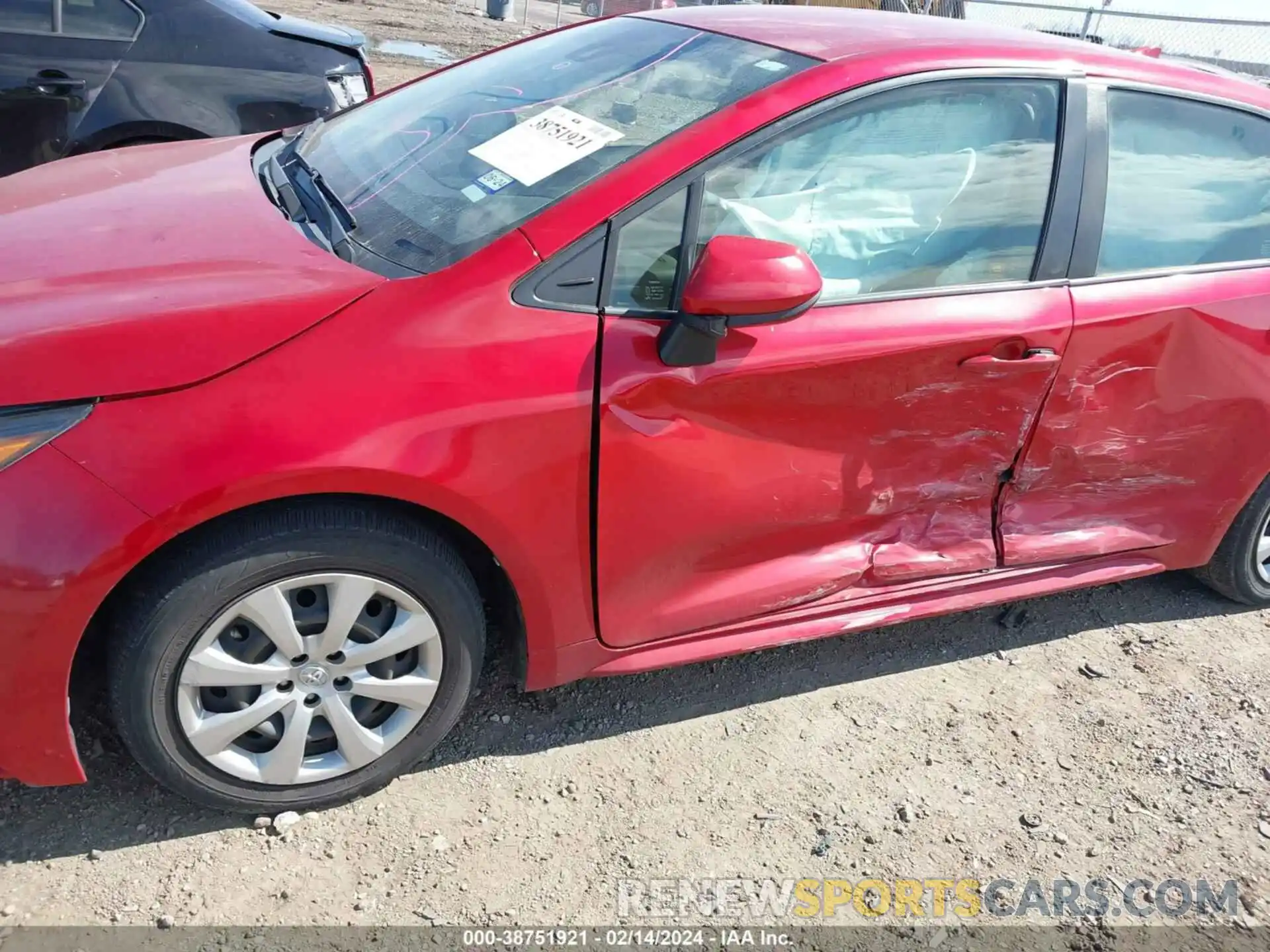 19 Photograph of a damaged car JTDEPRAE1LJ031806 TOYOTA COROLLA 2020