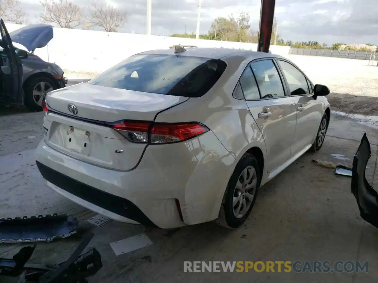 4 Photograph of a damaged car JTDEPRAE1LJ032292 TOYOTA COROLLA 2020