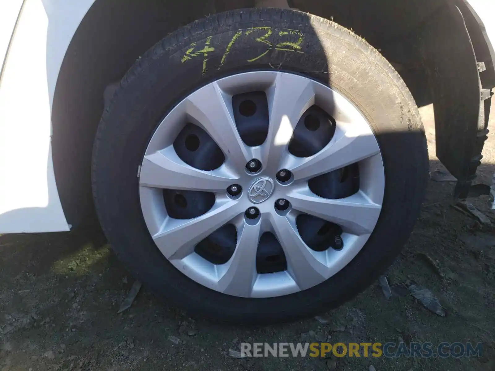 9 Photograph of a damaged car JTDEPRAE1LJ036066 TOYOTA COROLLA 2020