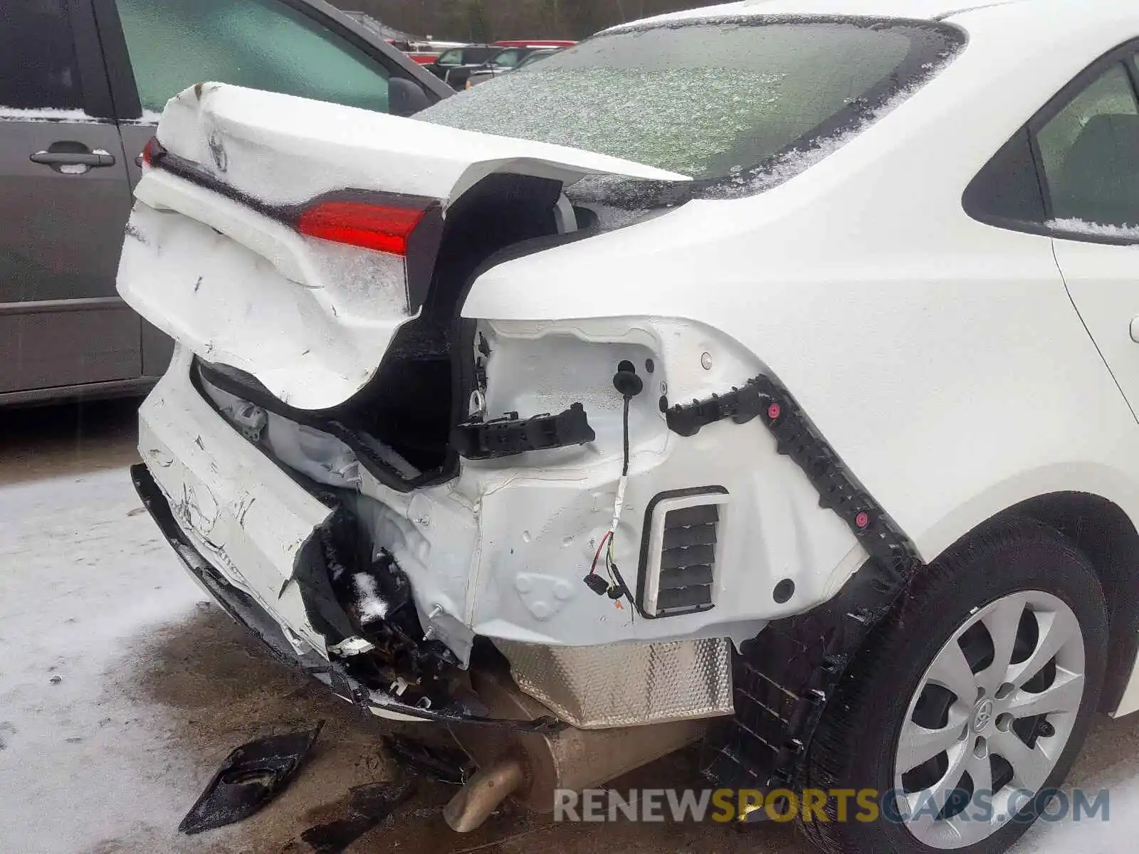 9 Photograph of a damaged car JTDEPRAE1LJ037847 TOYOTA COROLLA 2020