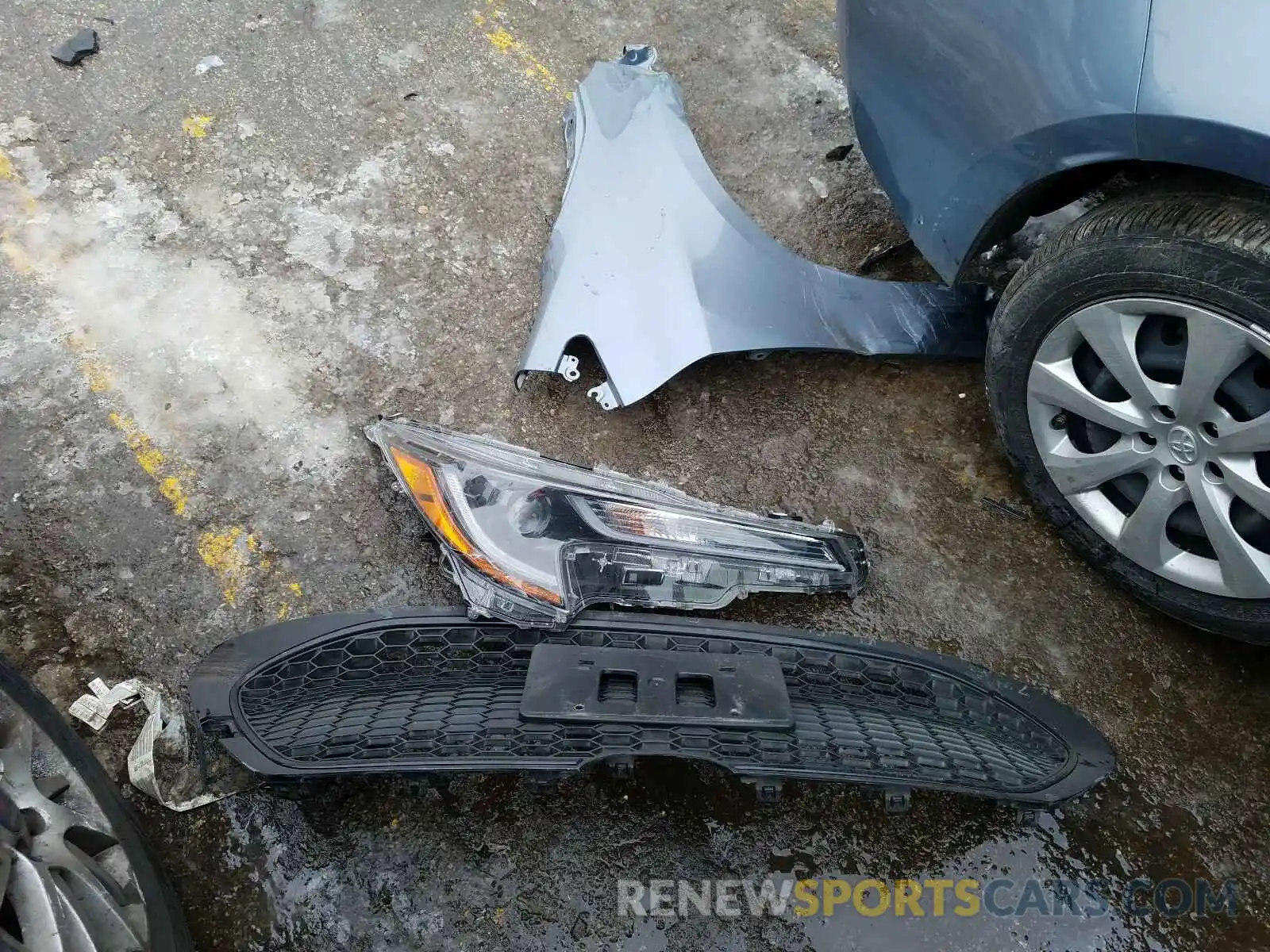 9 Photograph of a damaged car JTDEPRAE1LJ050324 TOYOTA COROLLA 2020