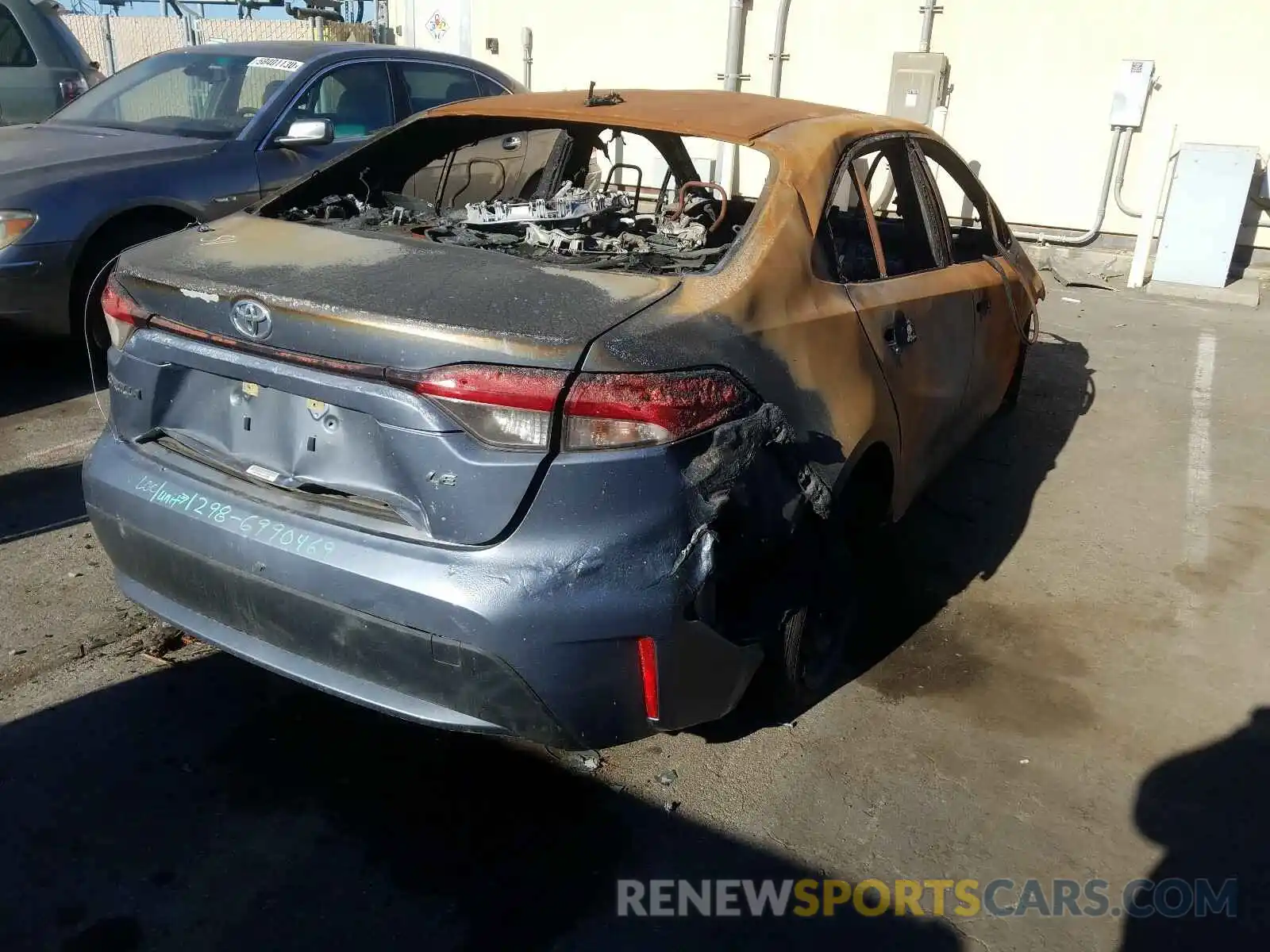 4 Photograph of a damaged car JTDEPRAE1LJ050985 TOYOTA COROLLA 2020