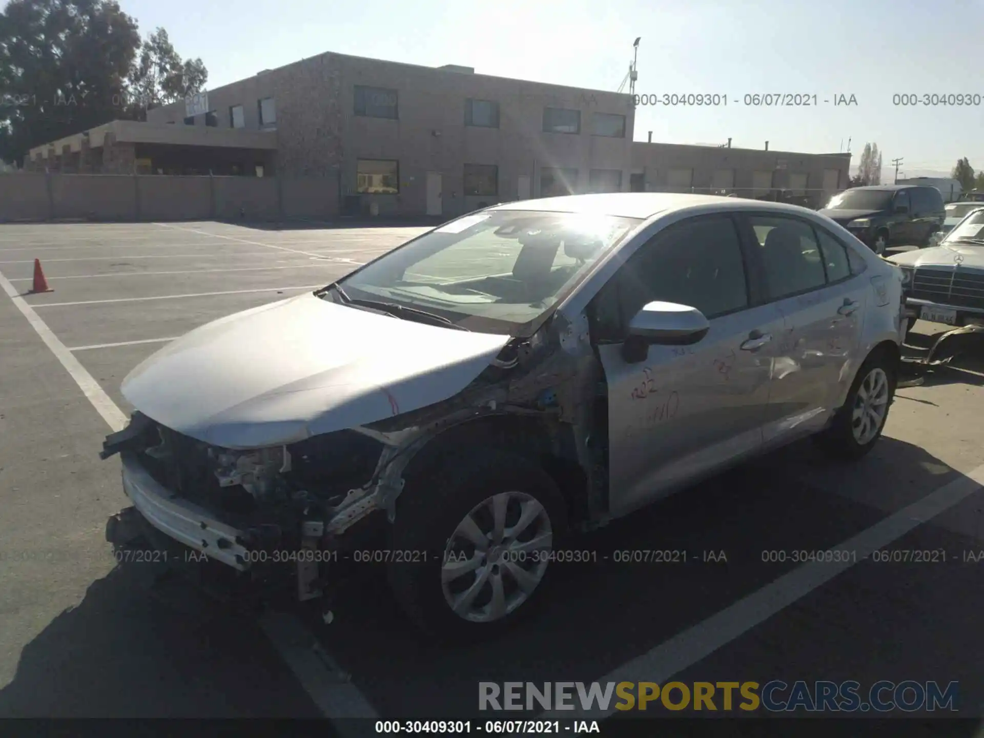 2 Photograph of a damaged car JTDEPRAE1LJ057175 TOYOTA COROLLA 2020