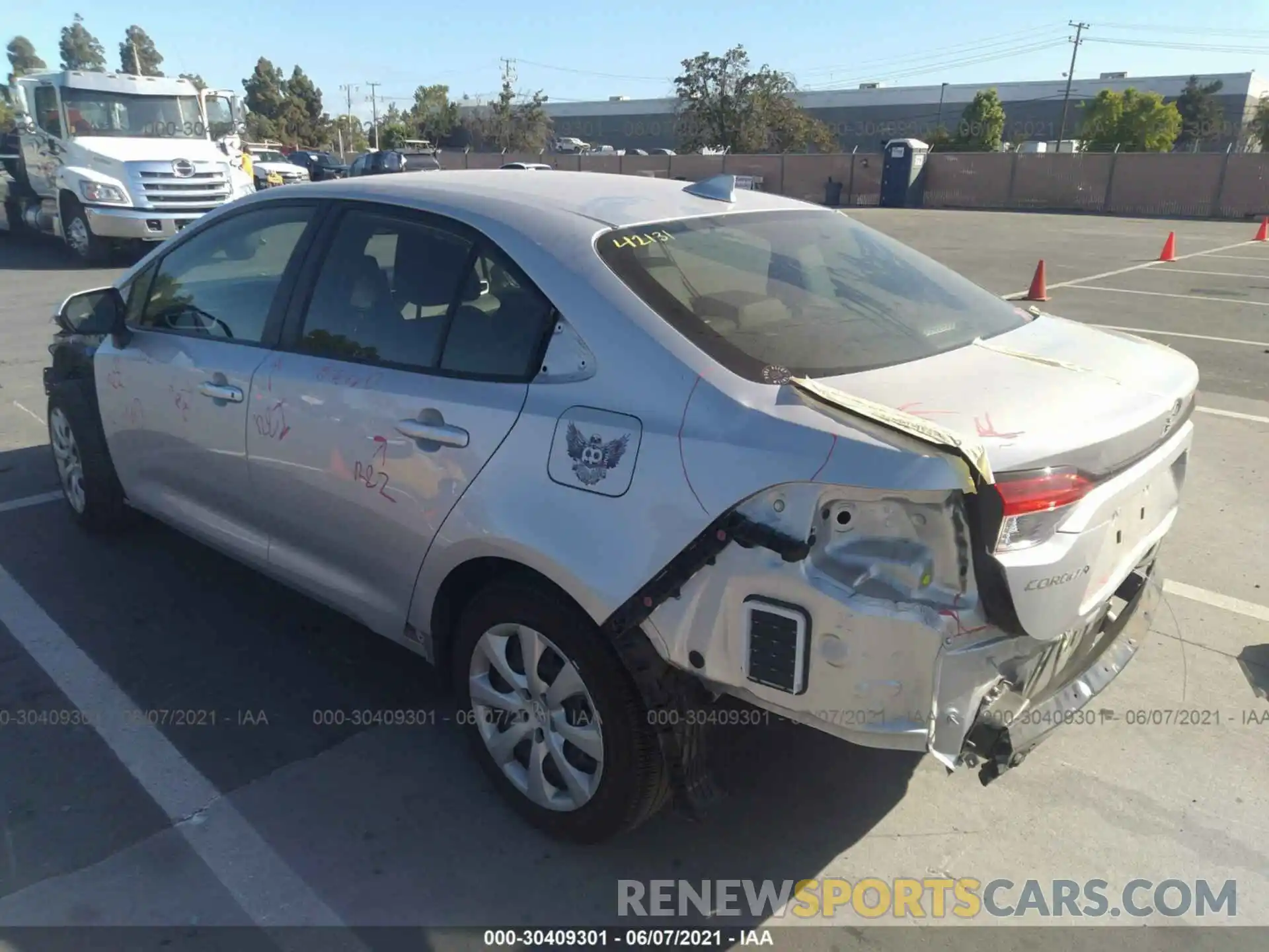 3 Photograph of a damaged car JTDEPRAE1LJ057175 TOYOTA COROLLA 2020