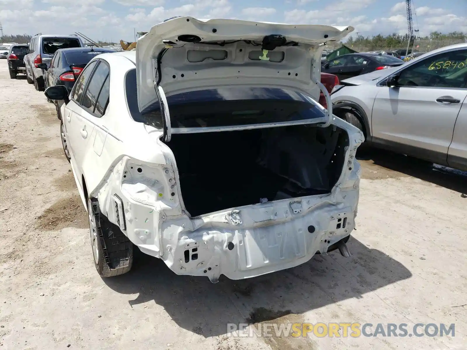 9 Photograph of a damaged car JTDEPRAE1LJ062067 TOYOTA COROLLA 2020