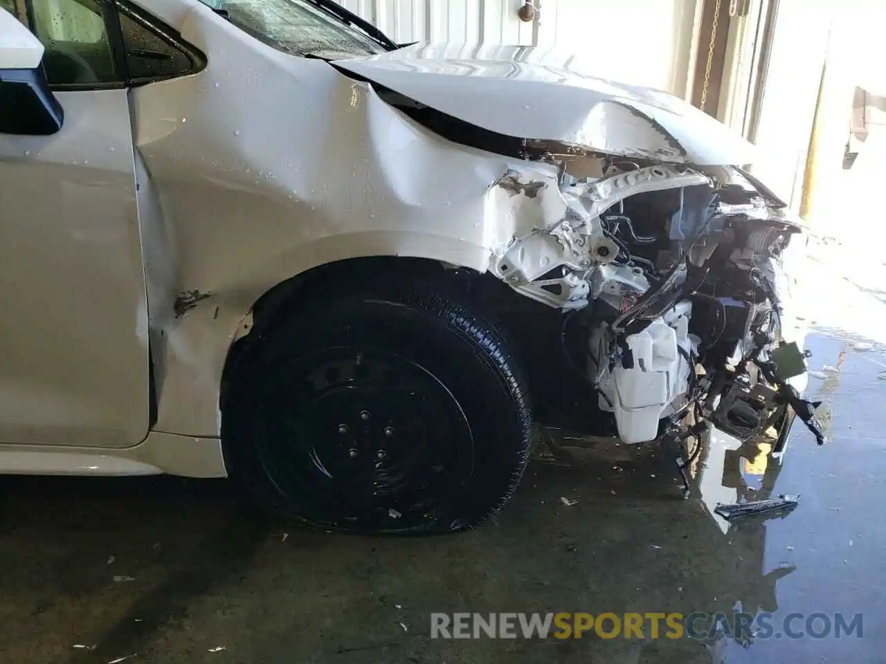 9 Photograph of a damaged car JTDEPRAE1LJ084795 TOYOTA COROLLA 2020