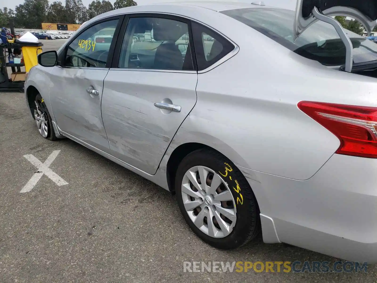 9 Photograph of a damaged car JTDEPRAE1LJ088975 TOYOTA COROLLA 2020