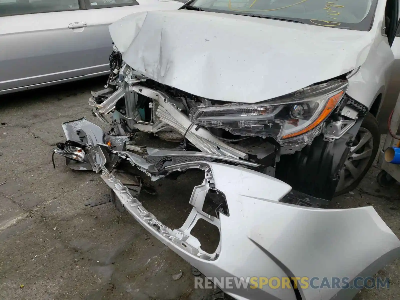 9 Photograph of a damaged car JTDEPRAE1LJ095165 TOYOTA COROLLA 2020