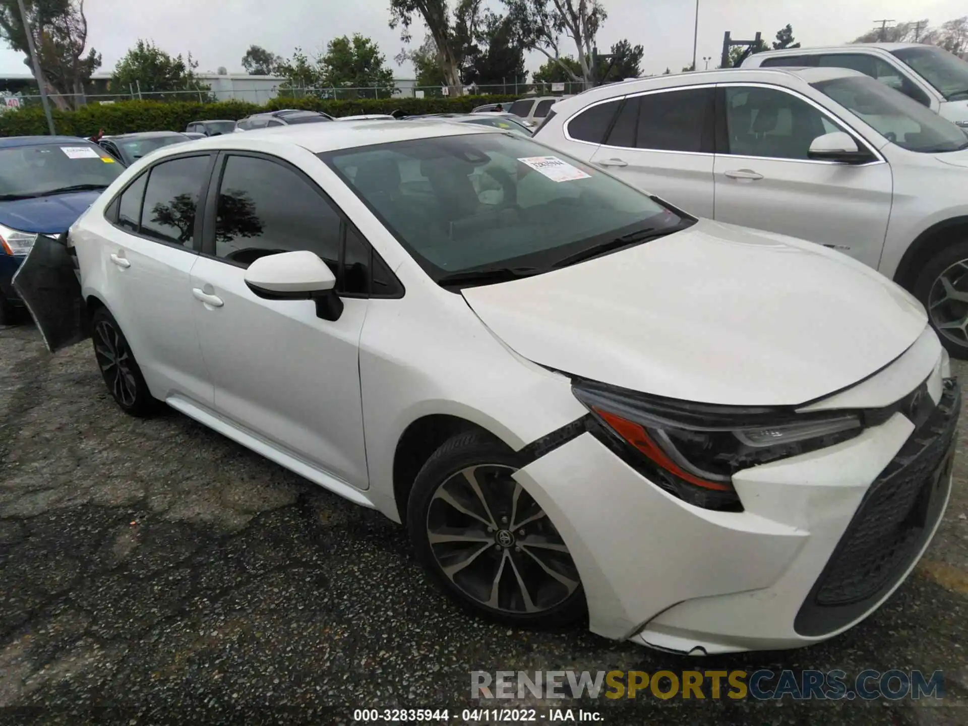 1 Photograph of a damaged car JTDEPRAE1LJ110294 TOYOTA COROLLA 2020