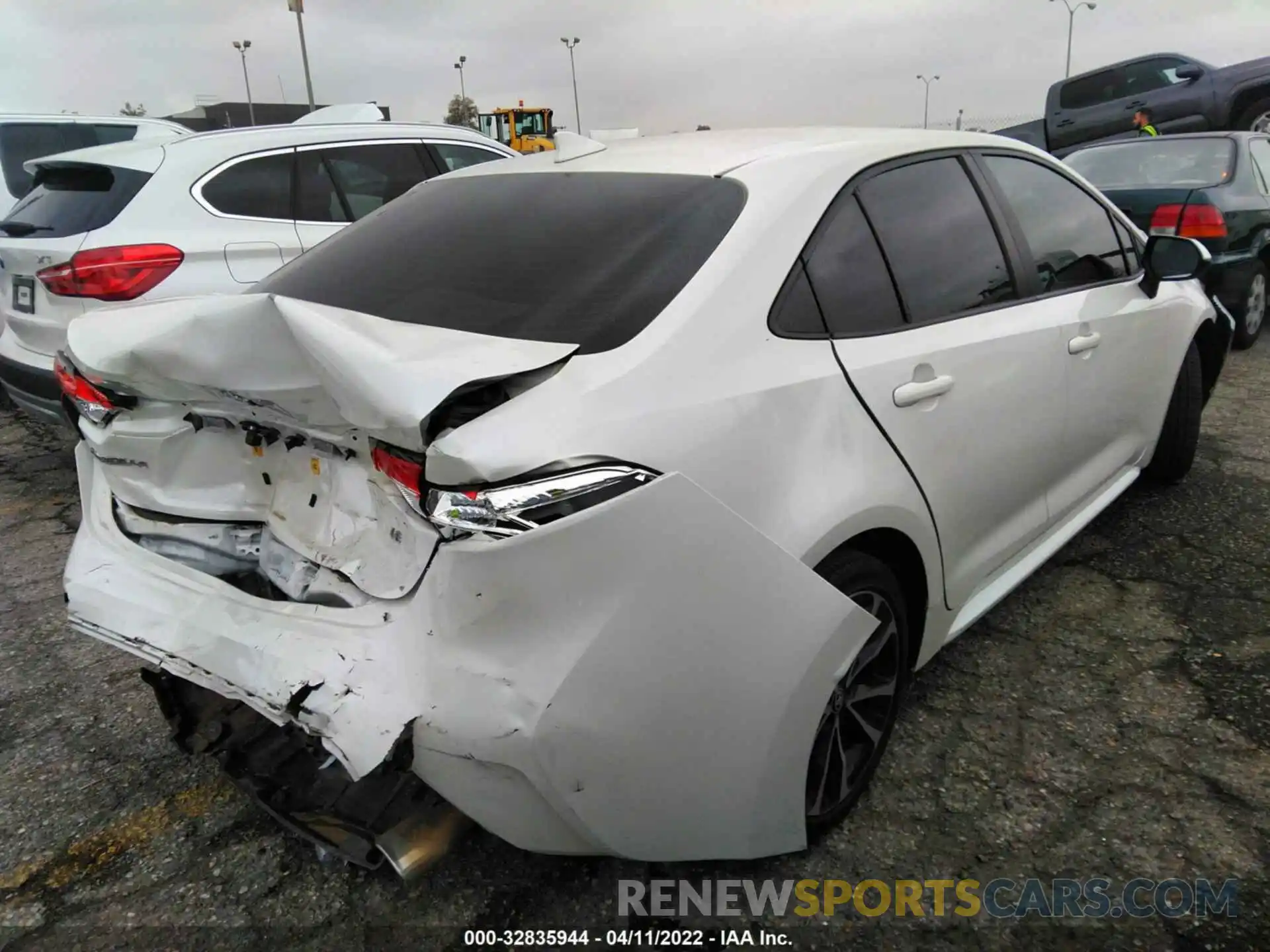 4 Photograph of a damaged car JTDEPRAE1LJ110294 TOYOTA COROLLA 2020