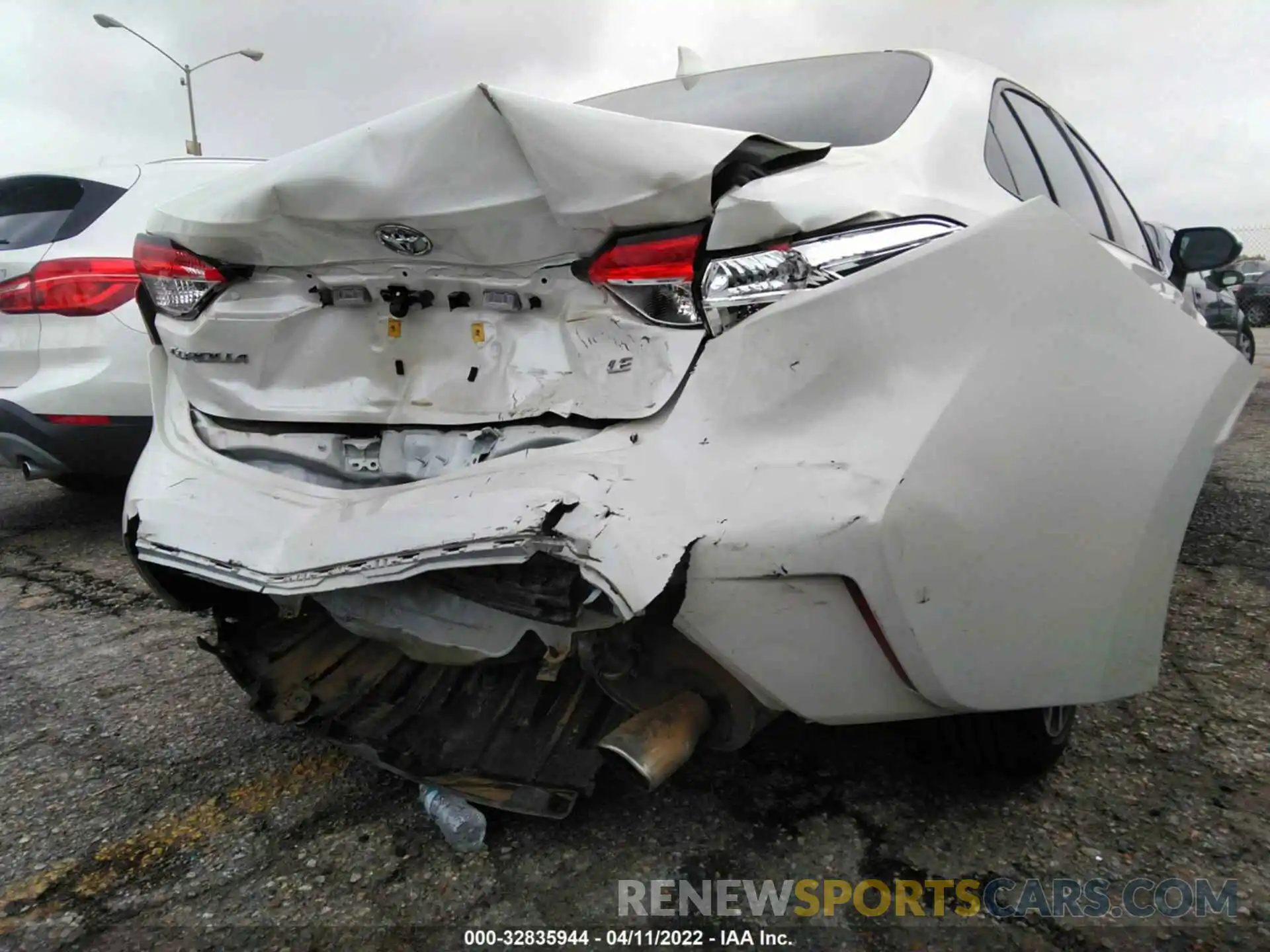 6 Photograph of a damaged car JTDEPRAE1LJ110294 TOYOTA COROLLA 2020