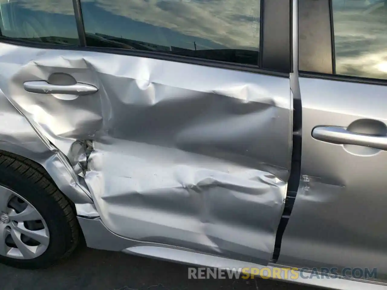 9 Photograph of a damaged car JTDEPRAE1LJ111526 TOYOTA COROLLA 2020