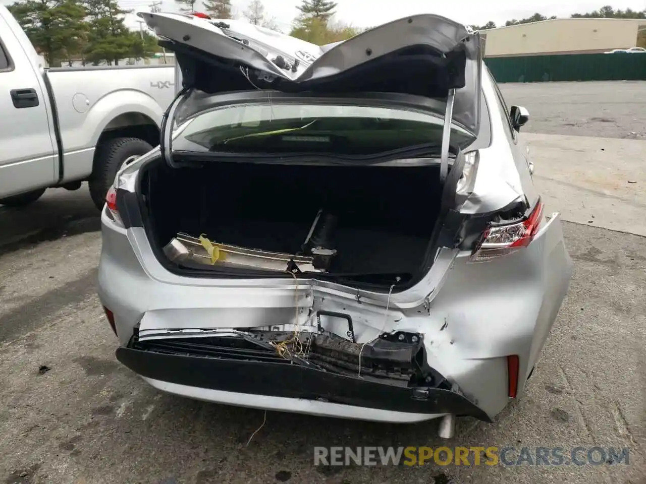 9 Photograph of a damaged car JTDEPRAE1LJ115527 TOYOTA COROLLA 2020