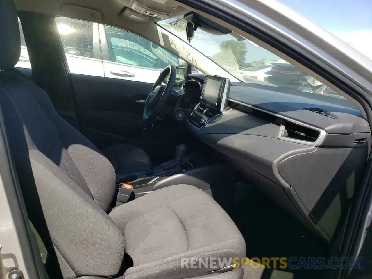 5 Photograph of a damaged car JTDEPRAE2LJ047125 TOYOTA COROLLA 2020