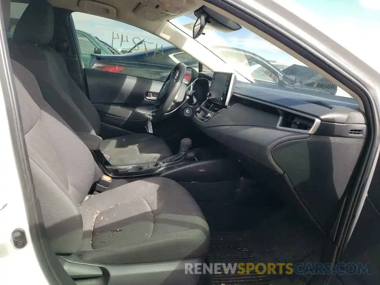 5 Photograph of a damaged car JTDEPRAE2LJ113933 TOYOTA COROLLA 2020