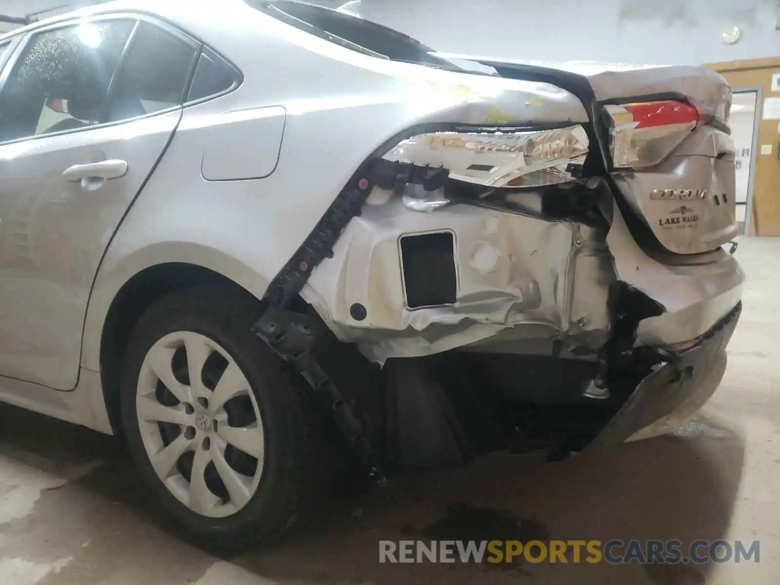 9 Photograph of a damaged car JTDEPRAE3LJ038918 TOYOTA COROLLA 2020