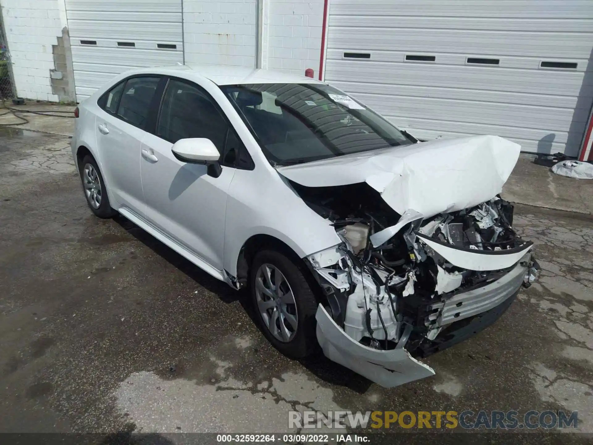 1 Photograph of a damaged car JTDEPRAE3LJ039132 TOYOTA COROLLA 2020