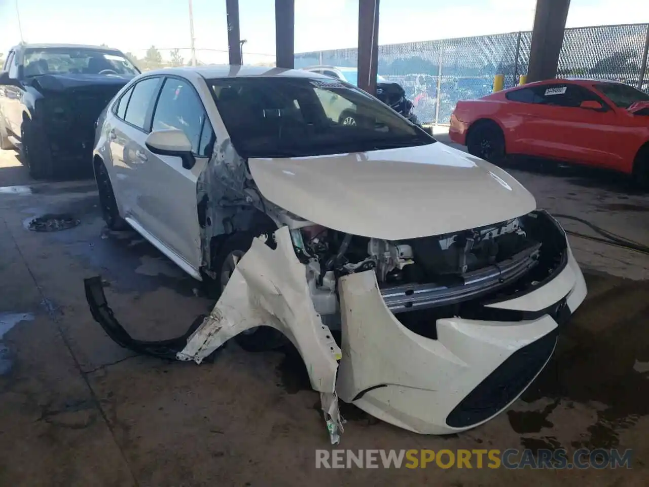 1 Photograph of a damaged car JTDEPRAE3LJ055346 TOYOTA COROLLA 2020