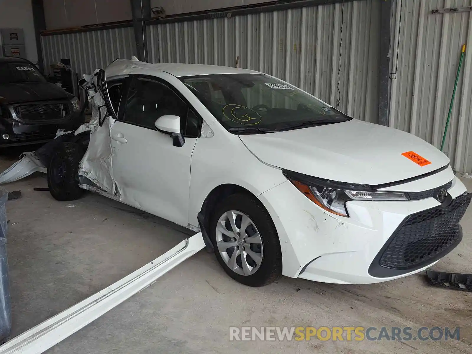 1 Photograph of a damaged car JTDEPRAE3LJ086368 TOYOTA COROLLA 2020